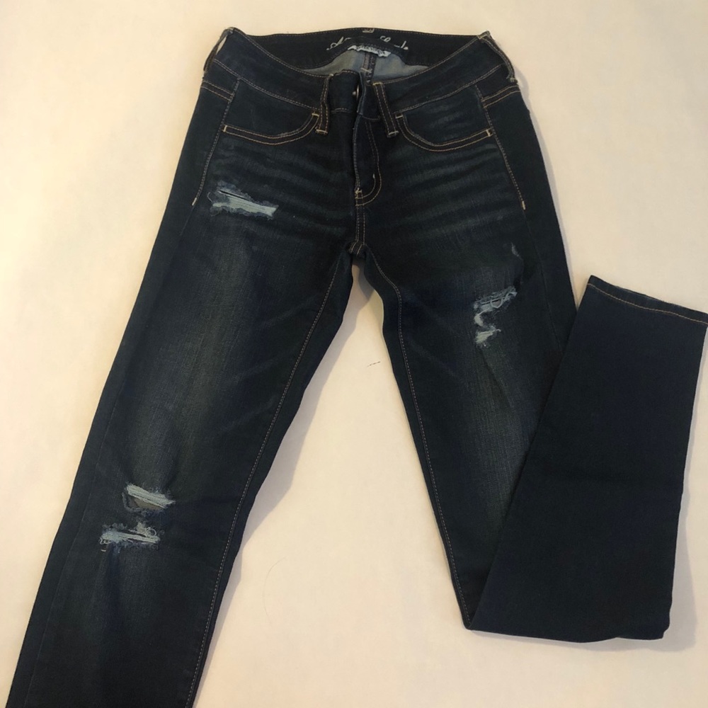 American Eagle Distressed Low rise Jegging
